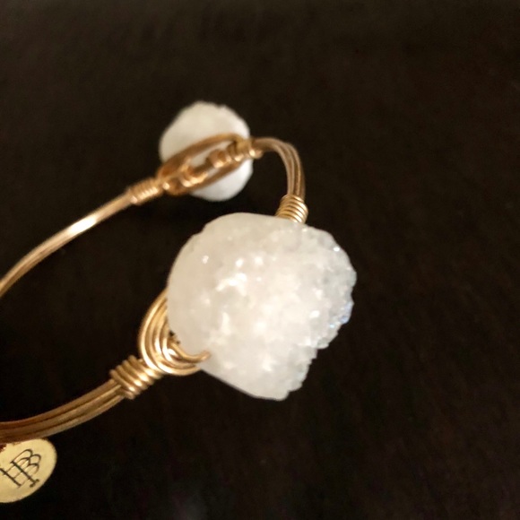 BOURBON AND BOWTIES Gold Wire Agate Bracelet - Picture 3 of 7